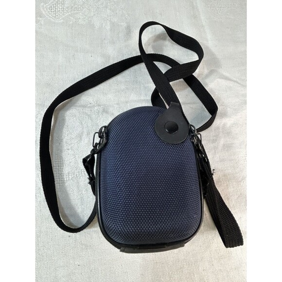 Tek Guardz Hard Shell Zipper Camera Case w/Adjustable Neck Strap and Carabiner. - Picture 2 of 3